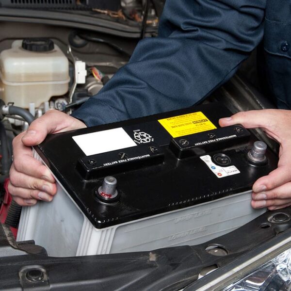 Auto-mechanic-replacing-car-battery